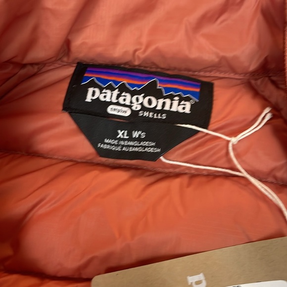 COPY - Women’s Patagonia  Down Sweater Jacket. Full Zip. XL. Burl Red. NWT - Picture 5 of 8